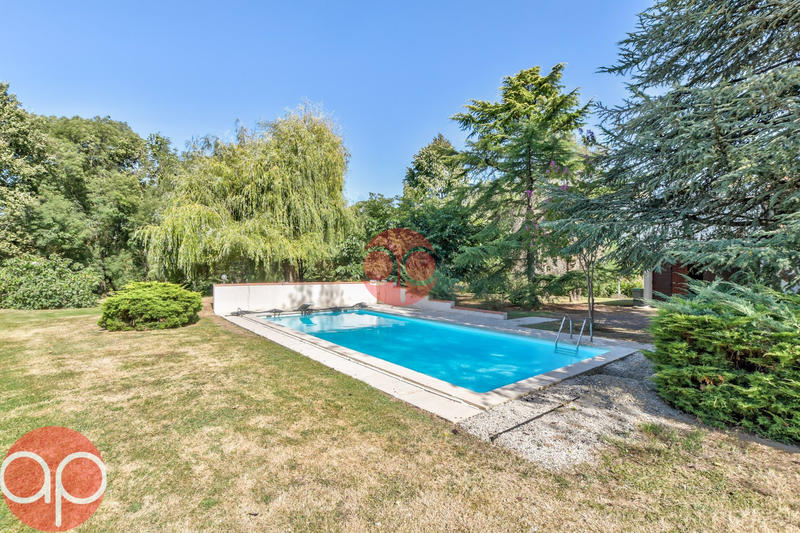 Maison - 246 m² - 5 pièces