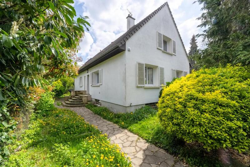 Demeure - 195 m² - 9 pièces