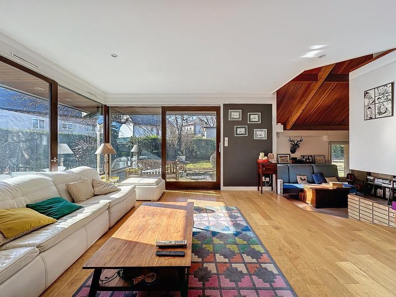 Maison - 220 m² - 9 pièces