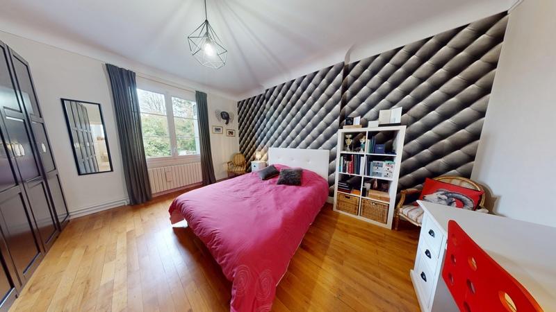 Maison - 230 m² - 6 pièces