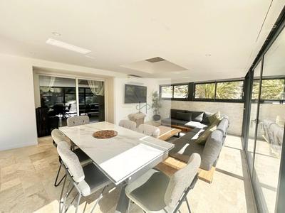 Maison - 161 m² - 9 pièces