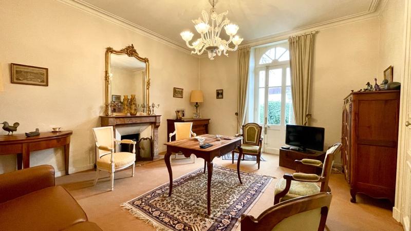 Maison - 200 m² - 8 pièces