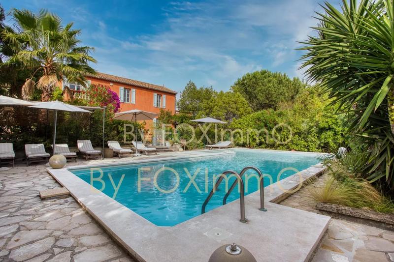 Propriété - 267 m² - 11 pièces