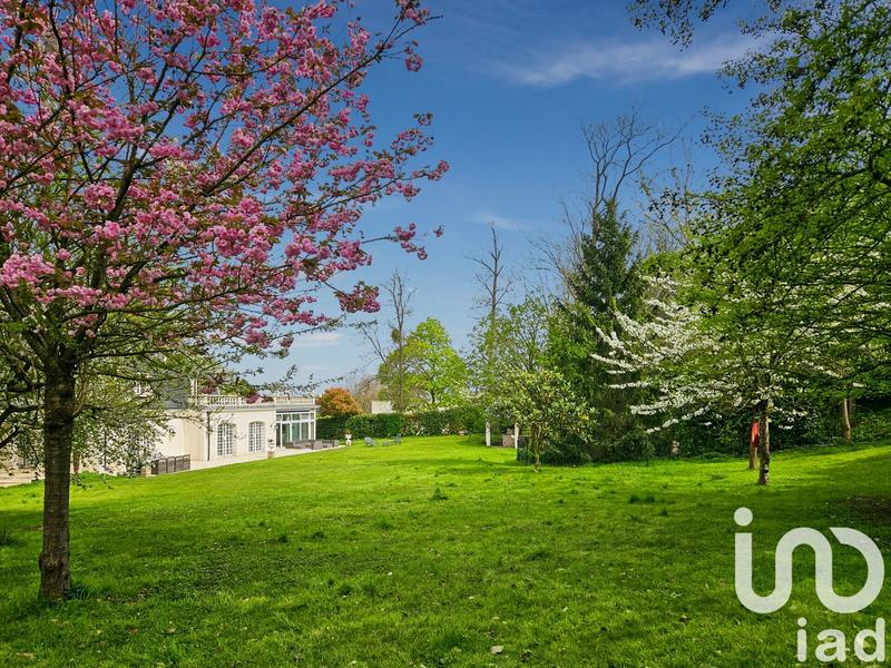 Maison - 230 m² - 9 pièces