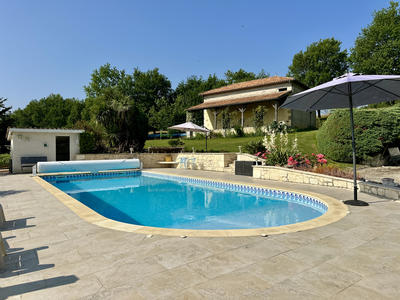 Maison - 213 m² - 7 pièces