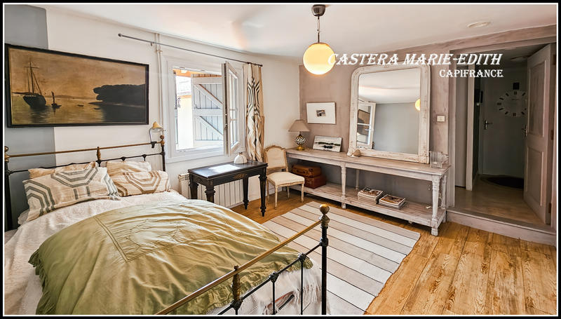 Maison - 232 m² - 8 pièces