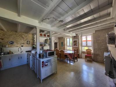 Maison - 239 m² - 9 pièces