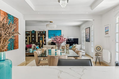 Maison - 240 m² - 8 pièces