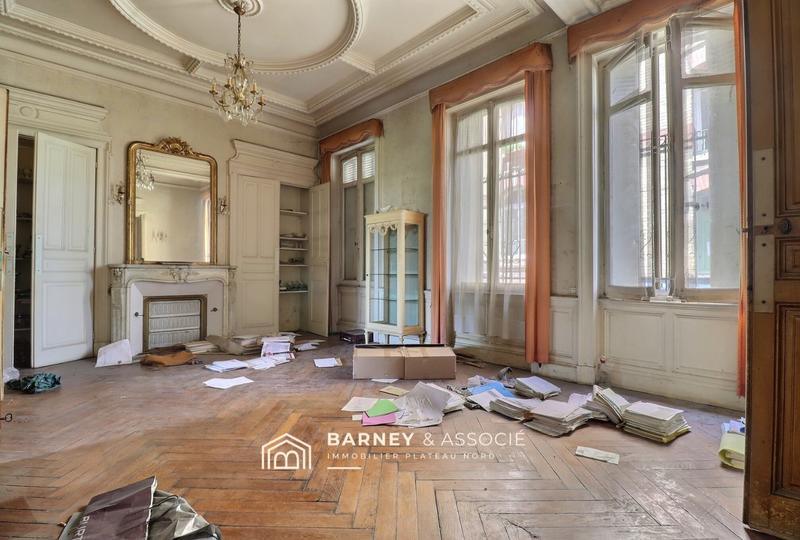 Maison - 367 m² - 13 pièces