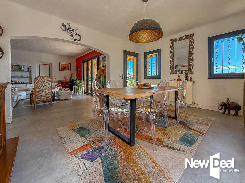 Propriété - 225 m² - 5 pièces