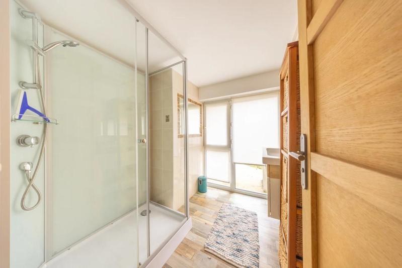 Maison - 250 m² - 8 pièces