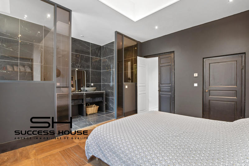 Maison - 293 m² - 7 pièces