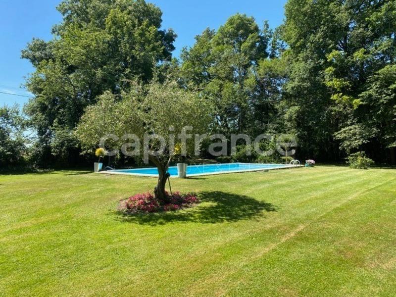 Propriété - 393 m² - 13 pièces