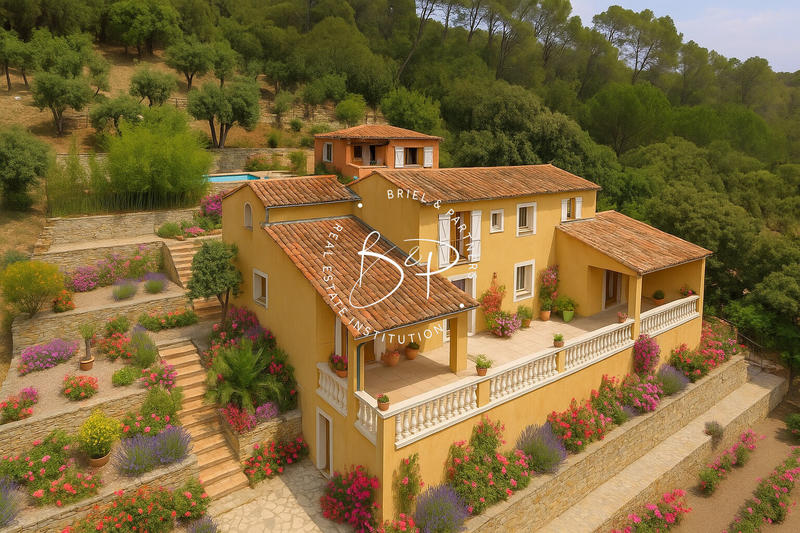 Maison - 236 m² - 10 pièces