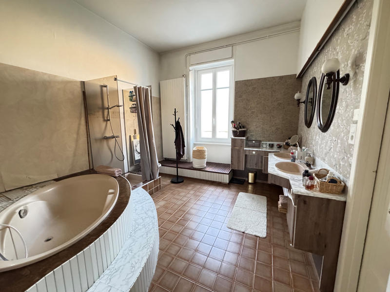 Appartement - 167 m² - 6 pièces