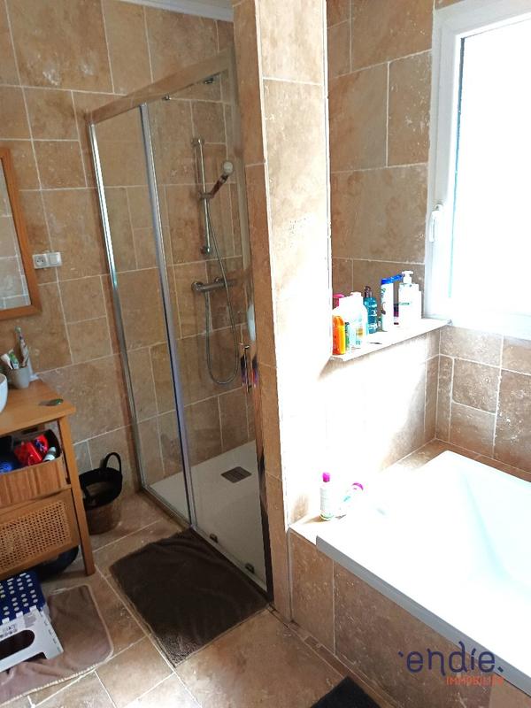 Maison - 200 m² - 8 pièces