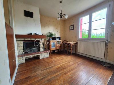 Maison traditionnelle - 137 m² - 8 pièces