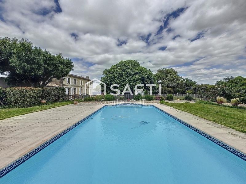 Maison - 225 m² - 8 pièces