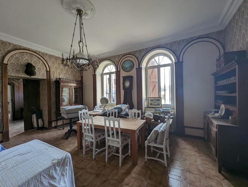 Château - 1 400 m² - 23 pièces