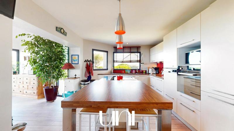 Maison - 237 m² - 7 pièces