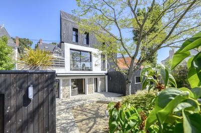 Maison - 200 m² - 8 pièces