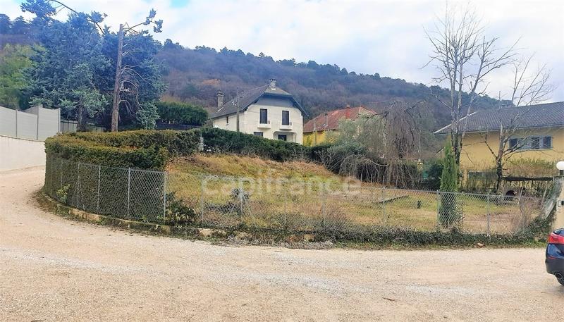 Terrain constructible - 691 m²
