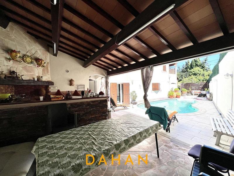 Villa - 255 m² - 6 pièces