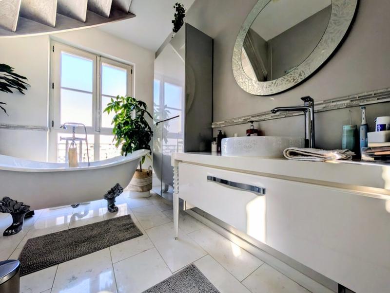 Appartement - 202 m² - 6 pièces