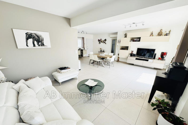 Maison - 104 m² - 5 pièces