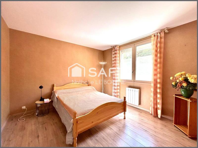 Maison - 213 m² - 8 pièces