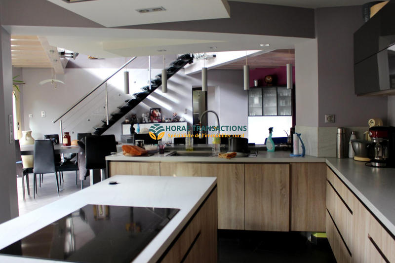 Maison - 327 m² - 9 pièces