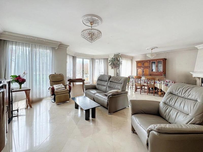 Pavillon - 140 m² - 7 pièces