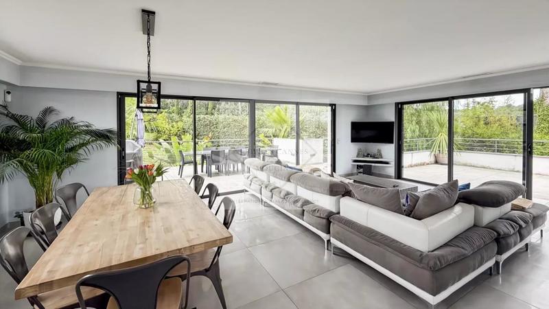 Villa - 170 m² - 6 pièces