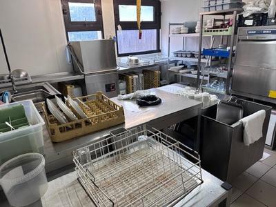 Local commercial - 46 pièces