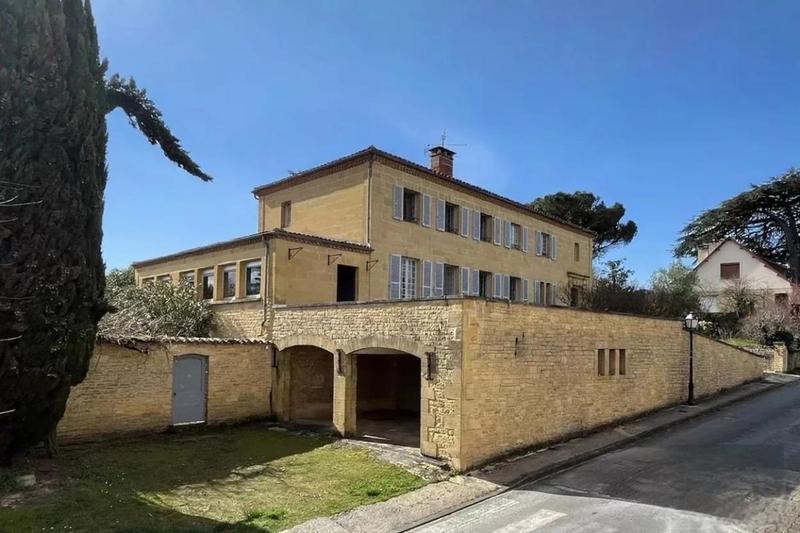 Maison - 320 m² - 8 pièces