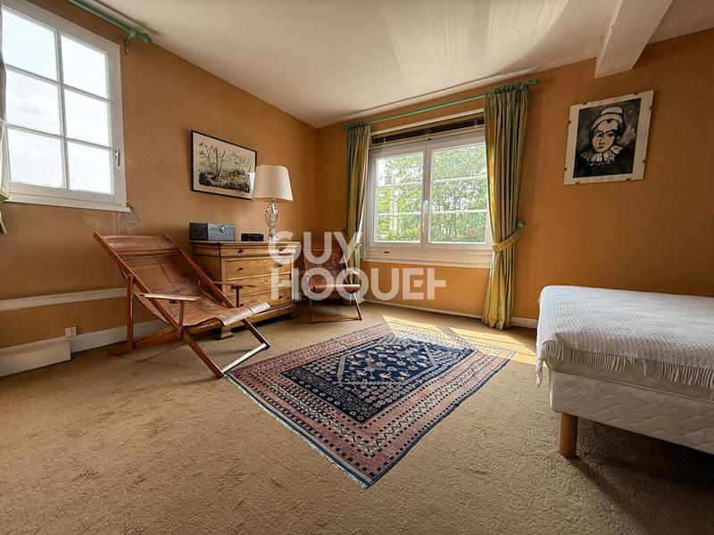 Maison - 229 m² - 9 pièces