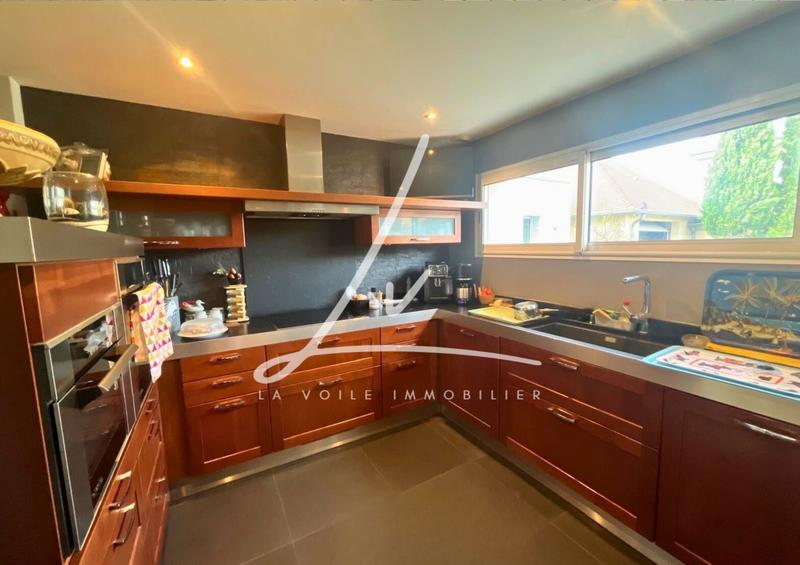 Maison - 185 m² - 8 pièces