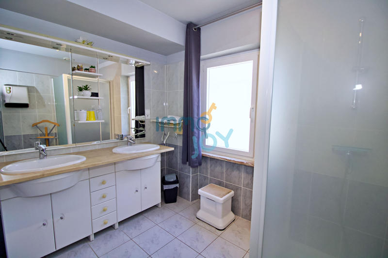 Maison - 310 m² - 11 pièces