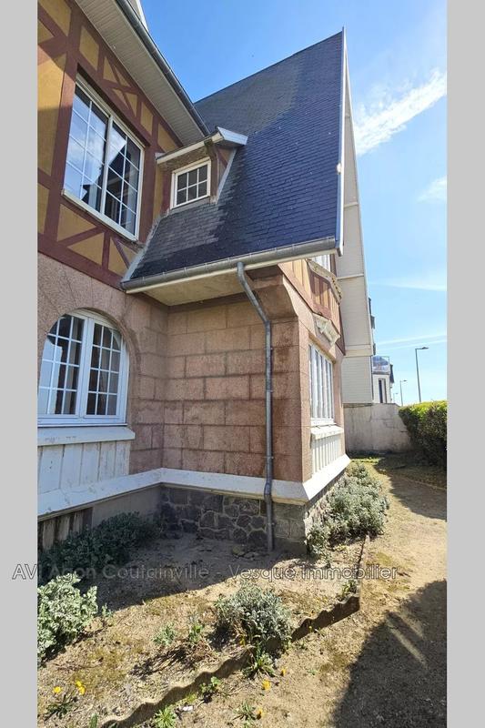 Maison - 239 m² - 10 pièces