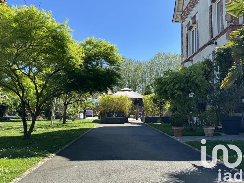 Maison - 208 m² - 10 pièces