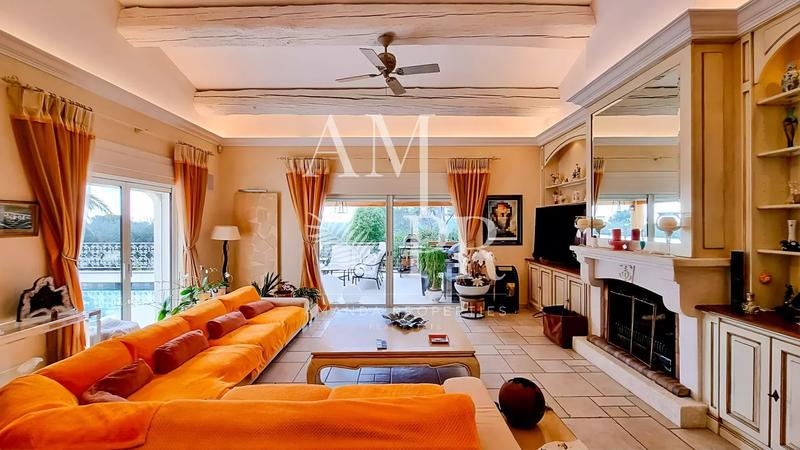 Villa - 555 m² - 10 pièces