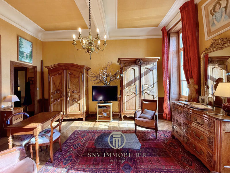 Maison - 317 m² - 13 pièces