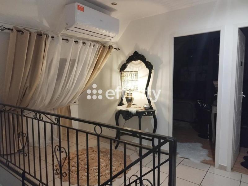 Maison - 163 m² - 8 pièces