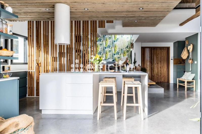 Maison - 180 m² - 8 pièces