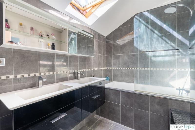 Maison - 177 m² - 9 pièces