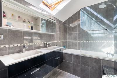 Maison - 177 m² - 9 pièces