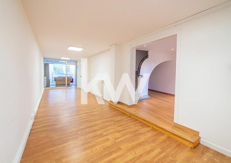 Maison - 400 m² - 12 pièces