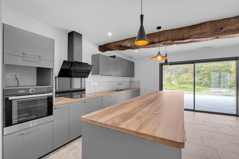 Maison - 282 m² - 5 pièces