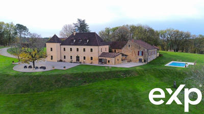 Maison - 465 m² - 13 pièces