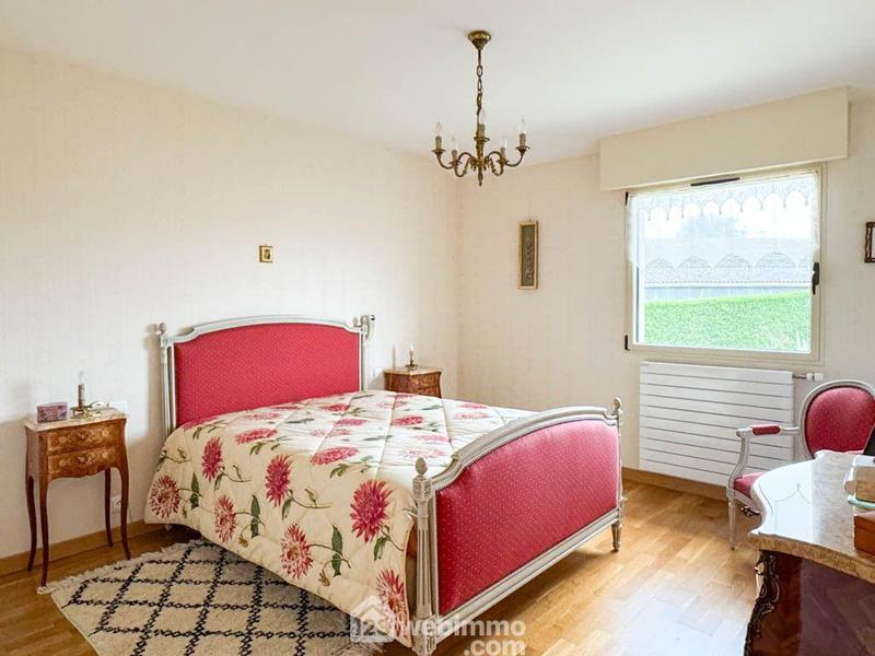 Maison - 235 m² - 8 pièces